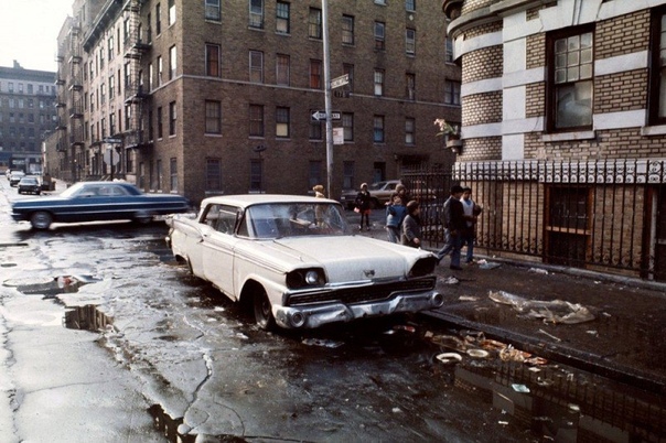 Серия работ фотографа Camilo José Vergara. Нью-Йорк 70-х.