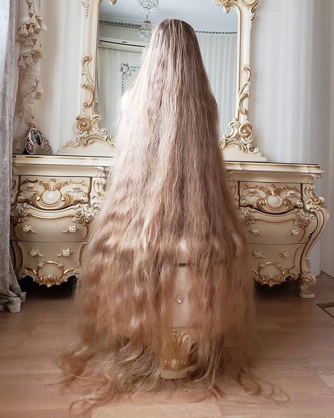 Девушка не стрижёт волосы уже 30 лет. 35-летняя жительница Одессы Алена Кравченко прославилась своими роскошными волосами. Будучи 5-летней девочкой, она точно решила, что будет отращивать