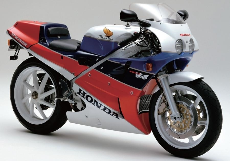 Проморолик Honda RC30 (видео)