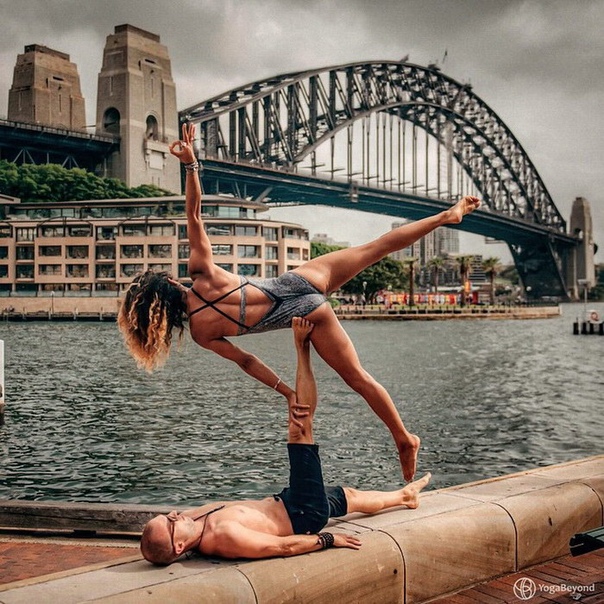 Туризм и йога: фотопроект Claudine и Honza Lafond Клаудин Лафонд и Хонза Лафонд совмещают два увлечения йогу и путешествия. Они работают инструкторами йоги, не забывая вдохновлять учеников и в