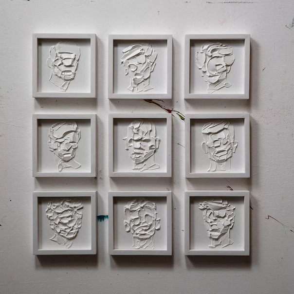 Иранский художник Салман Хошру создал экспрессивную серию White on White, работы на стыке живописи и скульптуры, фигуративного искусства и абстракции В его портретах не прописаны черты лица, но