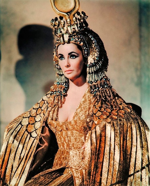 5 самых ярких образов Клеопатры на экране В ноябре 69 года до н.э. родилась Клеопатра, последняя царица Египта из македонской династии Птолемеев. Клеопатра, пожалуй, самая известная женщина