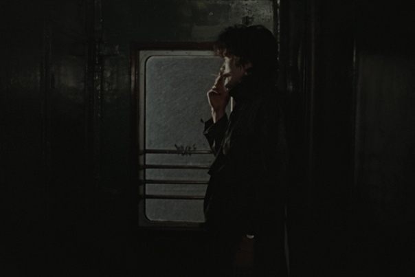 Виктор Цой, кадры из фильма «Игла» «В 12 часов дня он вышел на улицу и направился в сторону вокзала. Никто не знал, куда он идет. И сам Он
