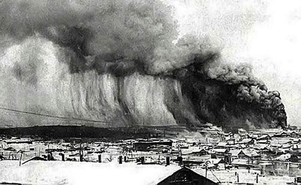 Курильское Цунами. Это цунами 1952 года считается одним из крупнейших подобных проявлений природной стихии в 20 веке. В ночь с 4 на 5 ноября в Тихий океан смыло целый город Северо-Курильск, где