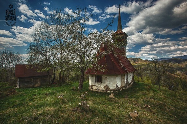 Фотографии заброшенных домов на западе Румынии. Автор: Cristian Lipovan.