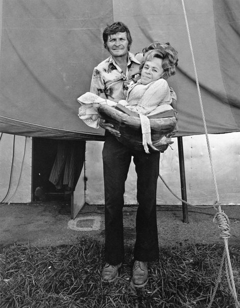 Серия портретов циркачей из американских бродячих цирков.1971-1981 г. Автор: Рэндал Левенсон