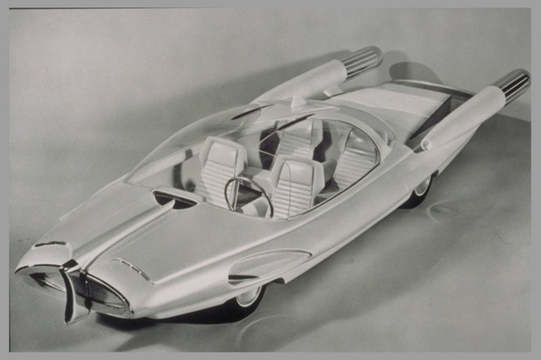 Поразительные формы концепт-кара Ford X-2000 Концепт Ford X-2000 был разработан в 1958-м году промышленным дизайнером Алексом Тремулисом, на тот момент сотрудничавшим с американской