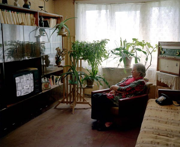 Фотопроект «Амнезия» фотографа из Латвии, который инсценировал советское прошлое В серии работ под названием «Амнезия» автор инсценирует картины из повседневной жизни, канувшие в Лету из-за