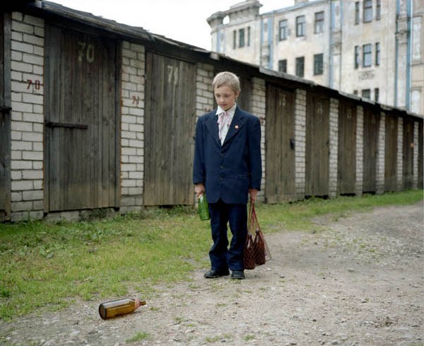 Фотопроект «Амнезия» фотографа из Латвии, который инсценировал советское прошлое
