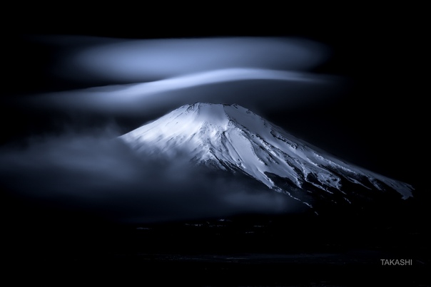 Гора Фудзи в шелковой шляпе Фото: Taashi