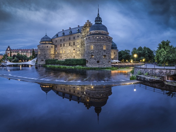 Старинный замок Эребру в Швеции