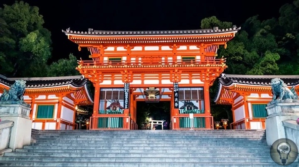 Храм Хаконэ и озеро Аси-ноко - место силы в Японии Этот японский храм является одним из священных мест в регионе Канто и местом силы в Хаконэ. Считается, что именно здесь сосредоточены