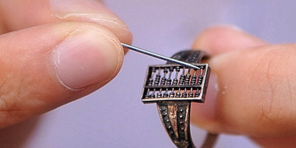 300-летнее китайское кольцо-счеты, использовавшееся торговцами во времена Маньчжурской династии