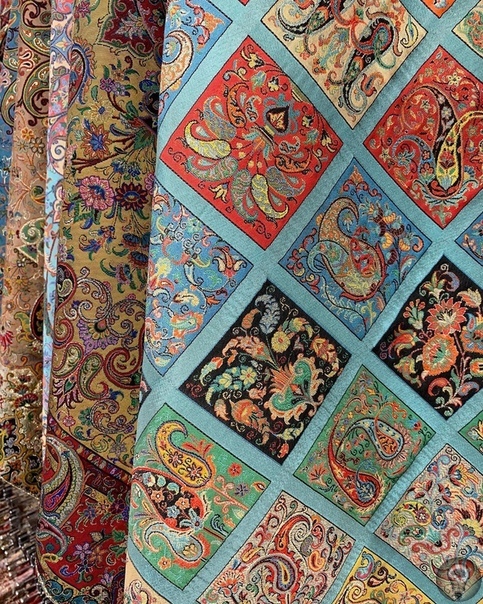Терме В Иране терме считается самой изысканной тканью ручной работы. На протяжении многих веков изготовление и использование терме в одежде и декоре отражало художественную составляющую иранской