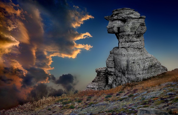 Закат в Долине Привидений на горе Демерджи в Крыму