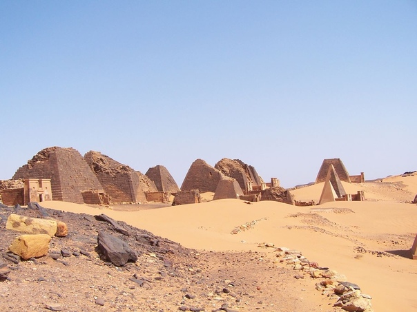 Пирамиды Нубии. Часть 1 История Нубии, обширной области в долине Нила, которую сегодня занимает современный Судан, это почти всегда история соперничества с более древним и могущественным