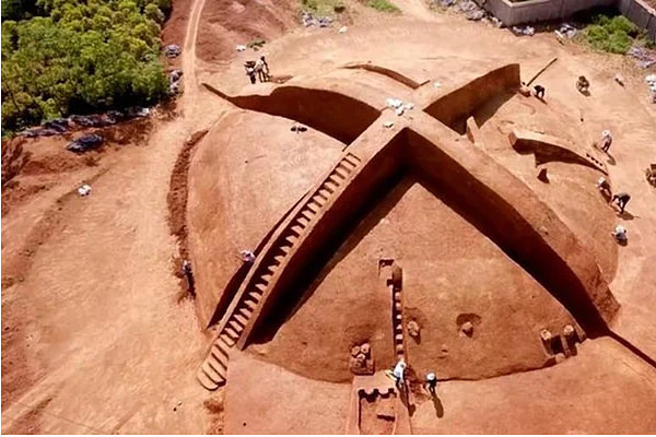 В Китае раскопали пирамиду в форме «Х», возрастом 200-700 гг до н.э. 