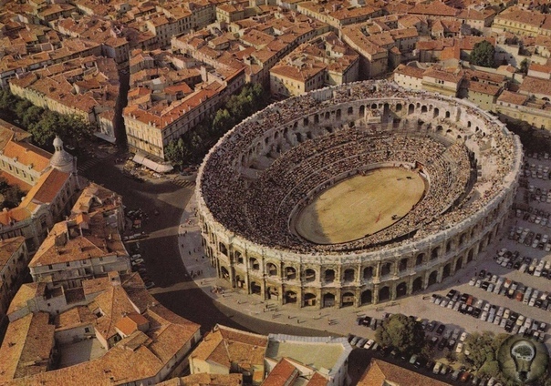 Самый хорошо сохранившийся Римский амфитеатр. Это не Колизей. У большинства людей слова «римский амфитеатр» ассоциируются с Колизеем. Да, Колизей самый большой римский амфитеатр. Но есть город,