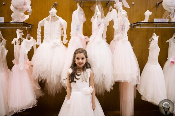Маленькие невесты: фоторепортаж о том, как в Неаполе празднуют первое причастие ребенка
