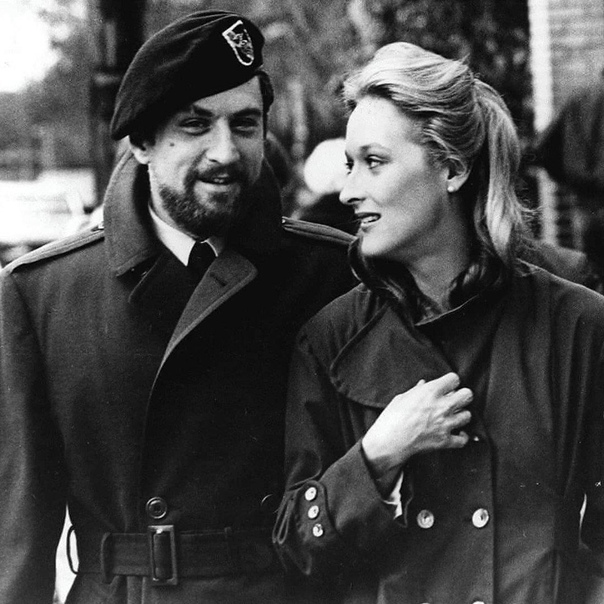 Молодые Мерил Стрип и Роберт Де Ниро на съемочной площадке фильма «Охотник на оленей» (1978)