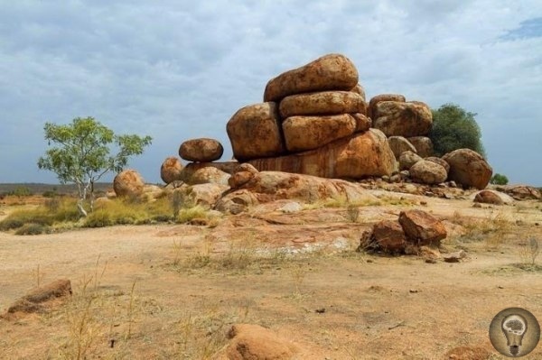ДЬЯВОЛЬСКИЕ КАМНИ КАРЛУ-КАРЛУ В АВСТРАЛИИ. Эти огромные валуны, получившие название Дьявольские камни Карлу-Карлу, находятся в ста километрах к югу от Теннант-Крик в Северной Австралии. Эти