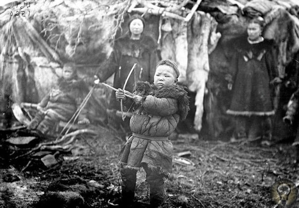 Чукотско-эскимоские войны Чукчи всегда славились воинственностью они сражались с юкагирами и коряками, почти истребили кереков. Но если войны с местными народами носили временный характер, то