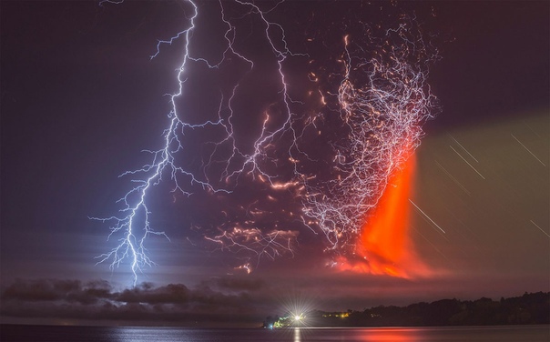 Извержение вулкана Кальбуко (Чили) Фото: Francisco Negroni