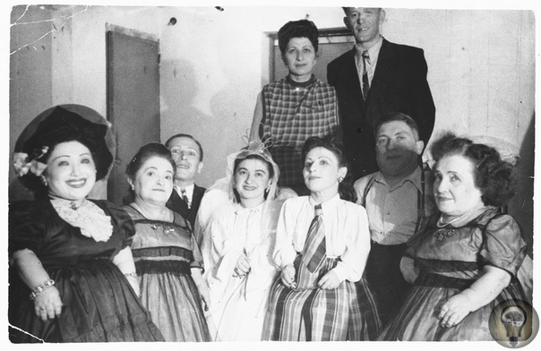 Семья Овиц лилипуты из Трансильвании, пережившие Освенцим. Эта история началась в Трансильвании в конце XIX века: в карпатском селе Розавля, что в уезде Марамуреш, жил человек по имени Шимшон