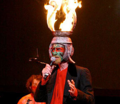Огненный эксцентрик Артур Браун Разожги мой огоньАртур Браун английский музыкант и, видимо, первый шок-рокер. Он родился 24-го июня 1942-го года в Англии. Оглушительный успех настиг музыканта в