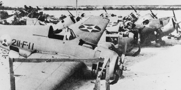 НА МИРНО СПЯЩИХ АЭРОДРОМАХ 7 декабря 1941 года В нашем сознании фраза «на мирно спящих аэродромах» связана с трагедией советской авиации утром 22 июня 1941 года. Но 169 дней спустя на другой