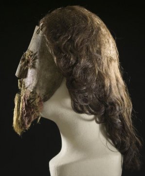 ЗЛОВЕЩАЯ МАСКА ШОТЛАНДСКОГО ПРОРОКА Эта маска передавалась по наследству в одном шотландском клане как священная реликвия вплоть до XIX века. Однако в 1840 году, когда хранивший ее род