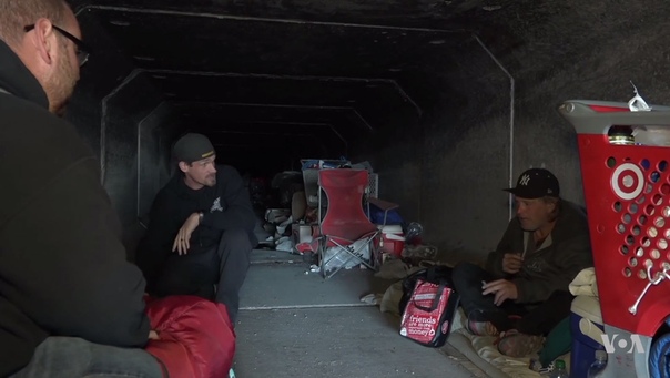 Преисподняя города грехов: жизнь бездомных в мрачных тоннелях Лас-Вегаса 