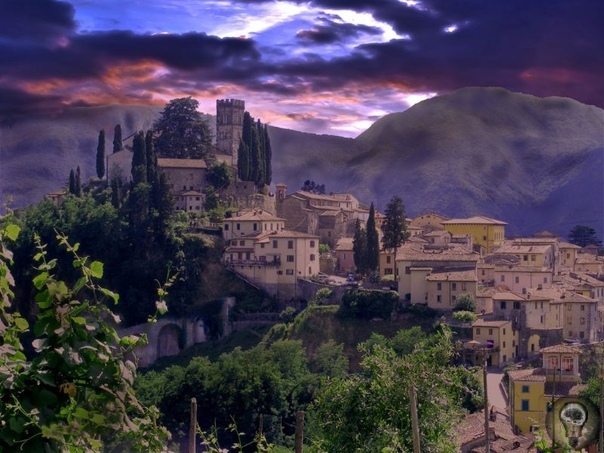 5 необычных городков Италии 1. Альберобелло Этот городок уникален не только для Италии, но и для всего мира. В 1996 году он был включен в списки Всемирного наследия ЮНЕСКО. Причина этому трулли