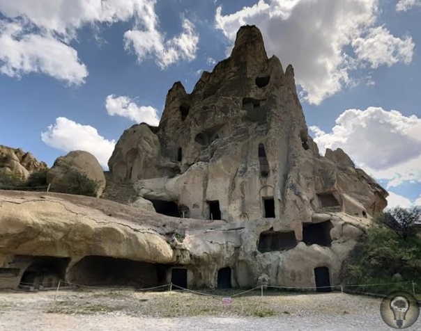Квартиры прямо в скалах, вырубленные тысячи лет назад диковинная Каппадокия Есть в Турции одно интереснейшее место, совершенно не связанное с пляжным туризмом, наполненное удивительнейшими