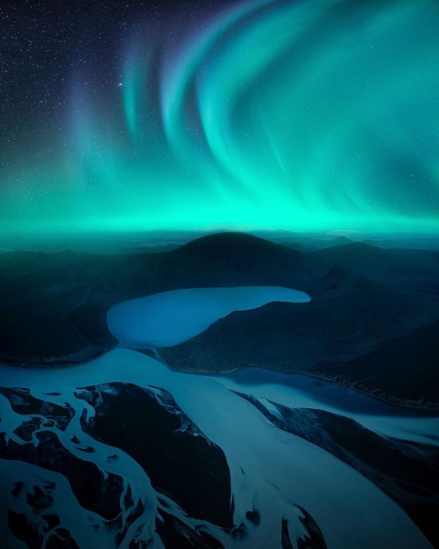 Северное сияние над ночной Исландией Фото: mydetoxtravel