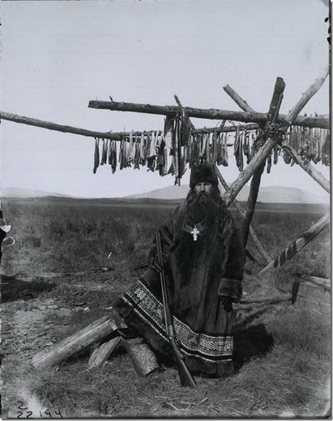 Русский священник в оленьих шкурах (Россия, Дальний Север, 1901 год)