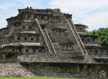 Пирамиды Ниш  руины загадочного города Эль-Таджин. Папантла, Мексика.
