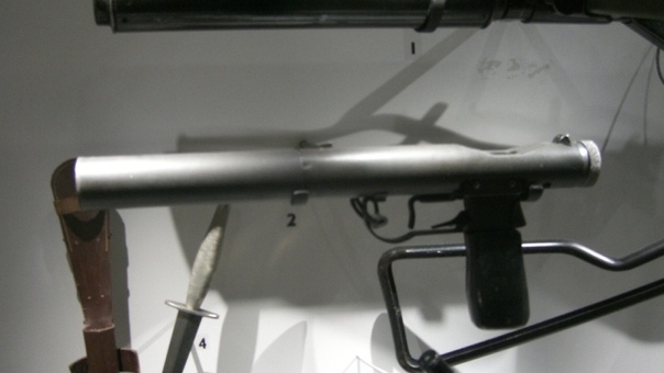 ВЕЛВОРД (Welrod) - «САМЫЙ ЭФФЕКТИВНЫЙ БЕЗЗВУЧНЫЙ ПИСТОЛЕТ» ВТОРОЙ МИРОВОЙ ВОЙНЫ В Имперском музее Лондона этот бесшумный пистолет расположен в одной экспозиции с «бесшумным» вариантом