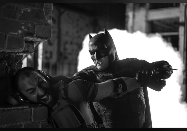 Бэтмен в действии на кадре очередной удаленной сцены «Лиги справедливости»