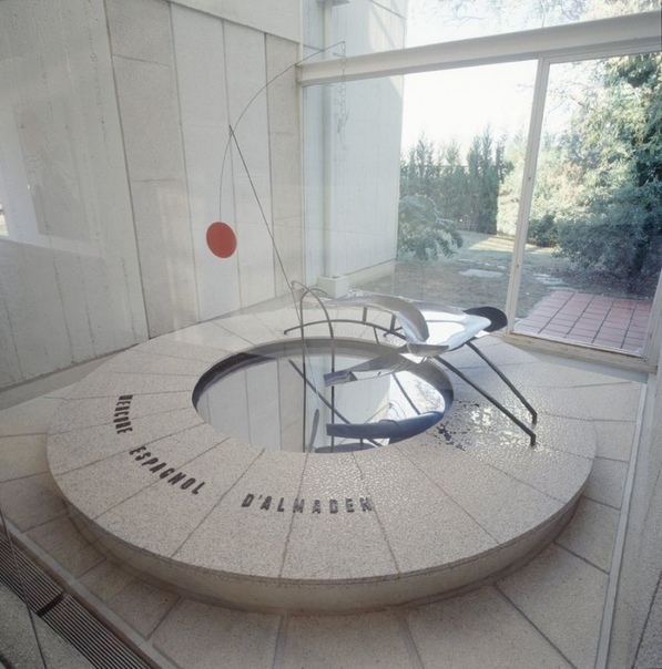 СМЕРТЕЛЬНОЕ ИСКУССТВО: РТУТНЫЙ ФОНТАН АЛЬМАДЕН В музее современного искусства Фонд Жоана Миро (город Барселона) хранится смертельно опасный экспонат ртутный фонтан. Это очень простое сооружение