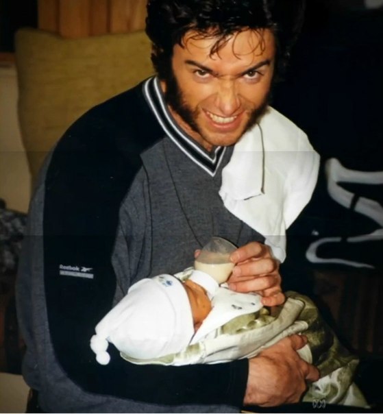 Хью Джекман со своим сыном Оскаром на съёмках фильма «Люди Икс» (2000 год).