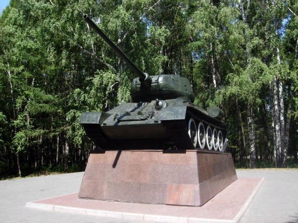 Советский танк Т-34/76: фото и интересные факты В начале Великой Отечественной войны танк Т-34 производился в двух модификациях. Выпущенный в малом количестве Т-34/5 вооружили артсистемой ЗиС-4.