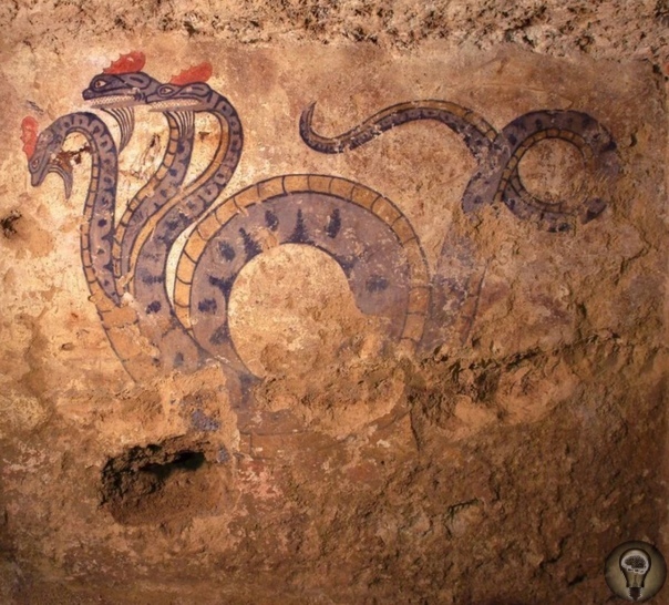 «Змей Горыныч» в культуре этрусков. Данный настенный рисунок был обнаружен в 2003 году в гробнице в окрестностях Сартеано (Италия). Сама гробница датируется серединой IV века до н. э. В ней