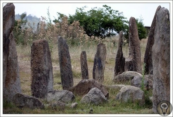 Стелы Тия - о древних артефактах, найденных на территории Эфиопии Эфиопия не просто маленькая страна, расположенная на территории Африки. У нее очень богатая древняя история. Есть здесь и такие