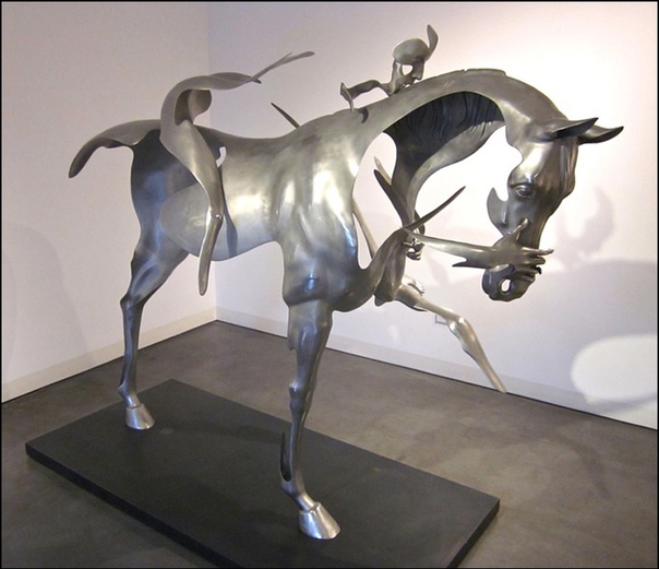 Эффект незавершенности в скульптурах Коллективное творчество явление довольно редкое в мире искусства и в области скульптуры в частности, но три китайских художника - Лю Чжан (Liu Zhan), Куанг