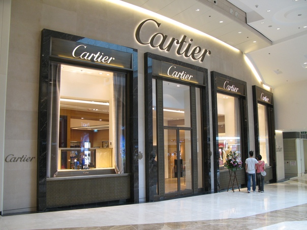 HAUTE CARTIER 20 филиалов в 120 странах мира. Более 150 фирменных магазинов. Ювелирные изделия, парфюмерия, косметика, аксессуары... Все это «классика классики» стиль Cartier, созданный Луи