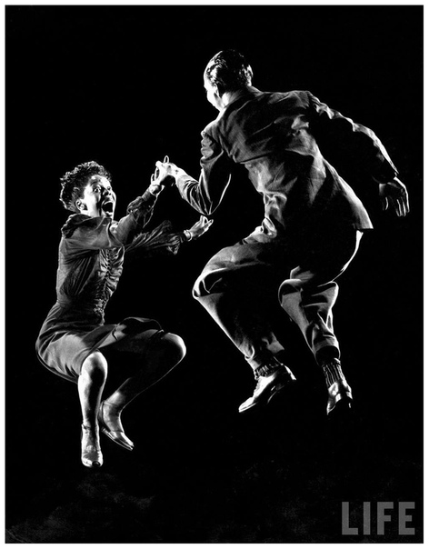 Уилла Маэ Рикер и Леон Джеймс в танце (1942 год) Фото: Gjon Mili
