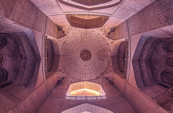 Иранский фотограф Фатима Хумейн Агей делает гипнотически прекрасные снимки старинных храмов и зданий в родной стране