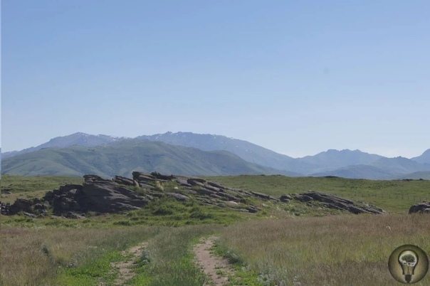 Ак-Баур: Стоунхэндж по-казахски Слева степь, вверху лес, внизу пески, справа горы. Восточный Казахстан называют «континентом, сжатым до предела», Рудным Алтаем, «жемчужиной» страны. У крайнего