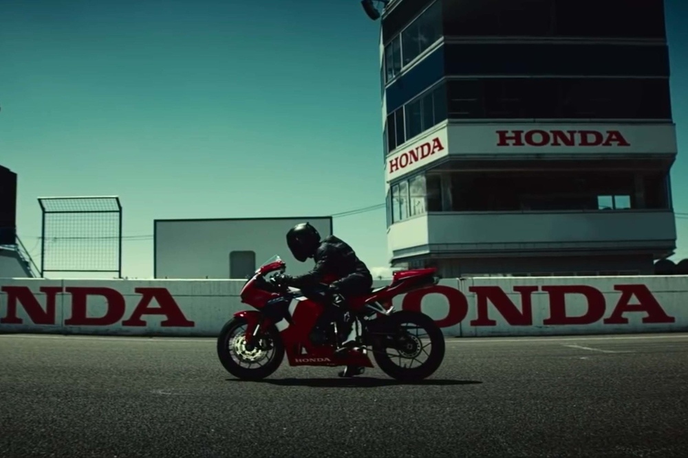 Первые фото и видео Honda CBR600RR